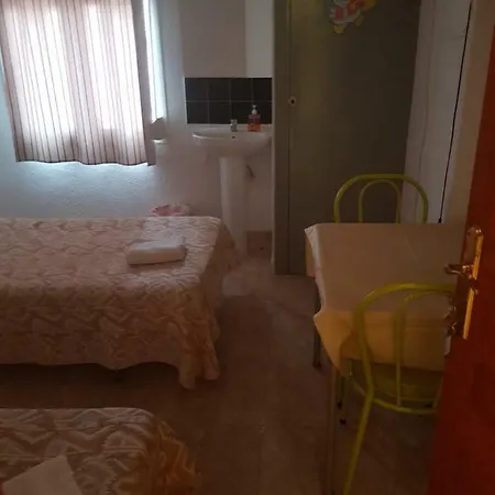 Pizzeria Oasis Guest house Tarragona