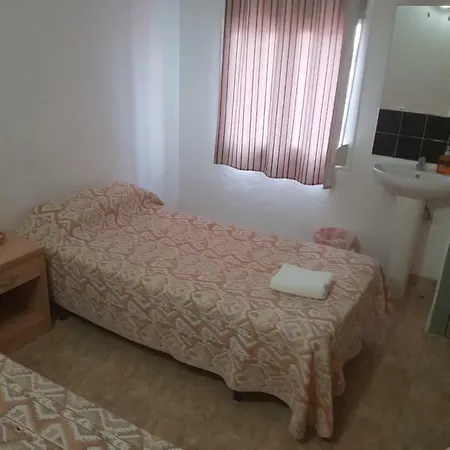 Pizzeria Oasis Guest house Tarragona